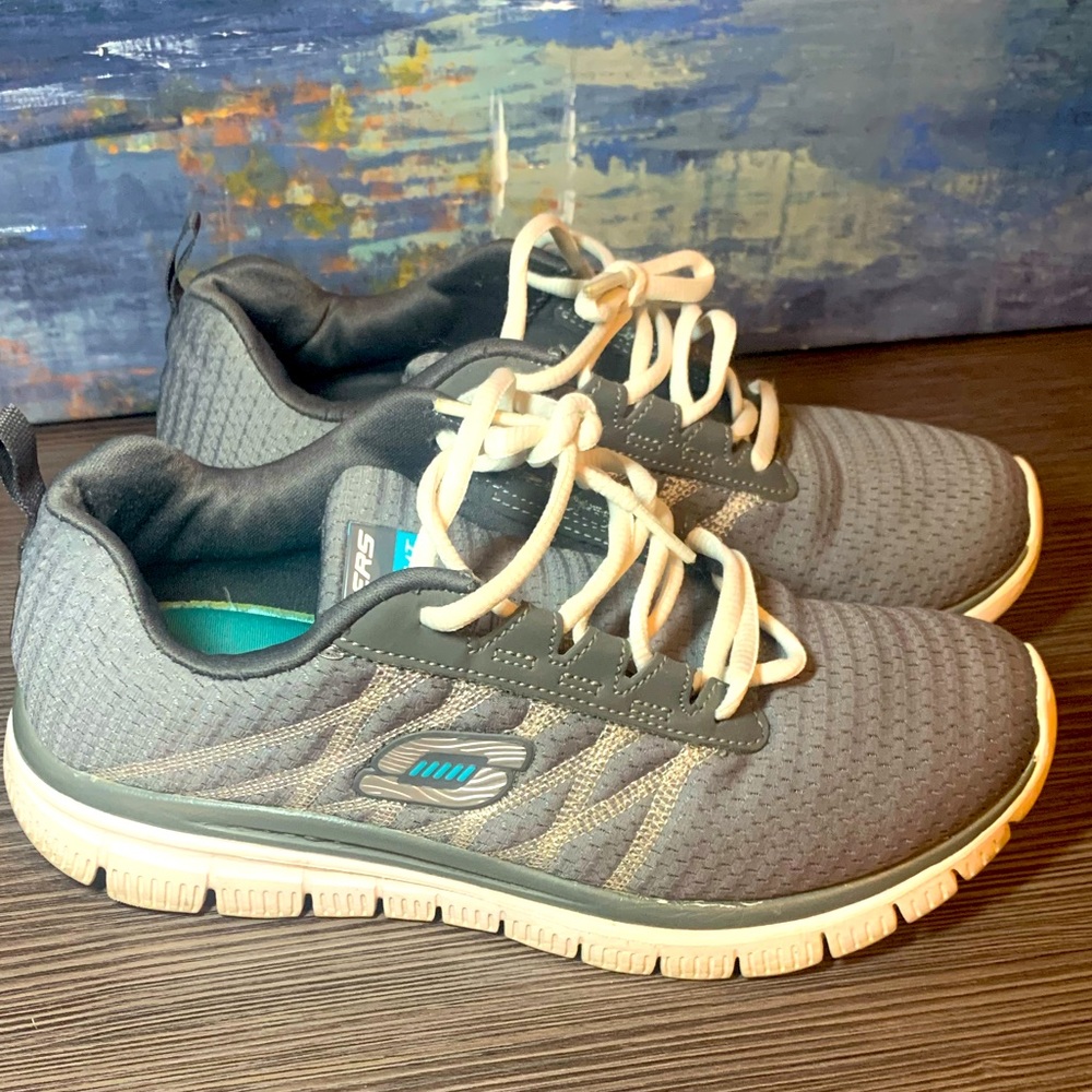 Sketchers Memory Foam sneakers shoes Grey 8.5